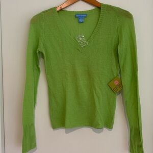 White + Warren Women's V-Neck Sweater in Bright Green Cashmere